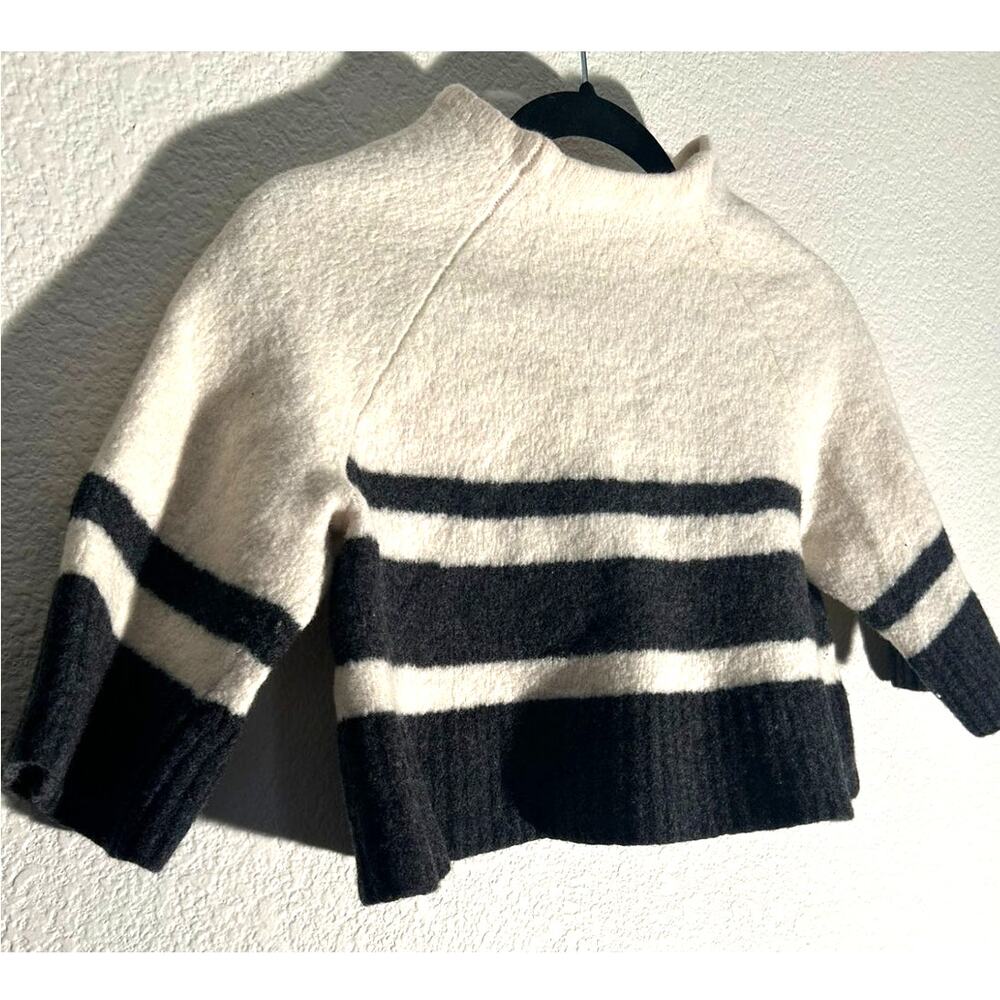 Banana Republic Black and White Crop Top - Size Small - Picture 4 of 6